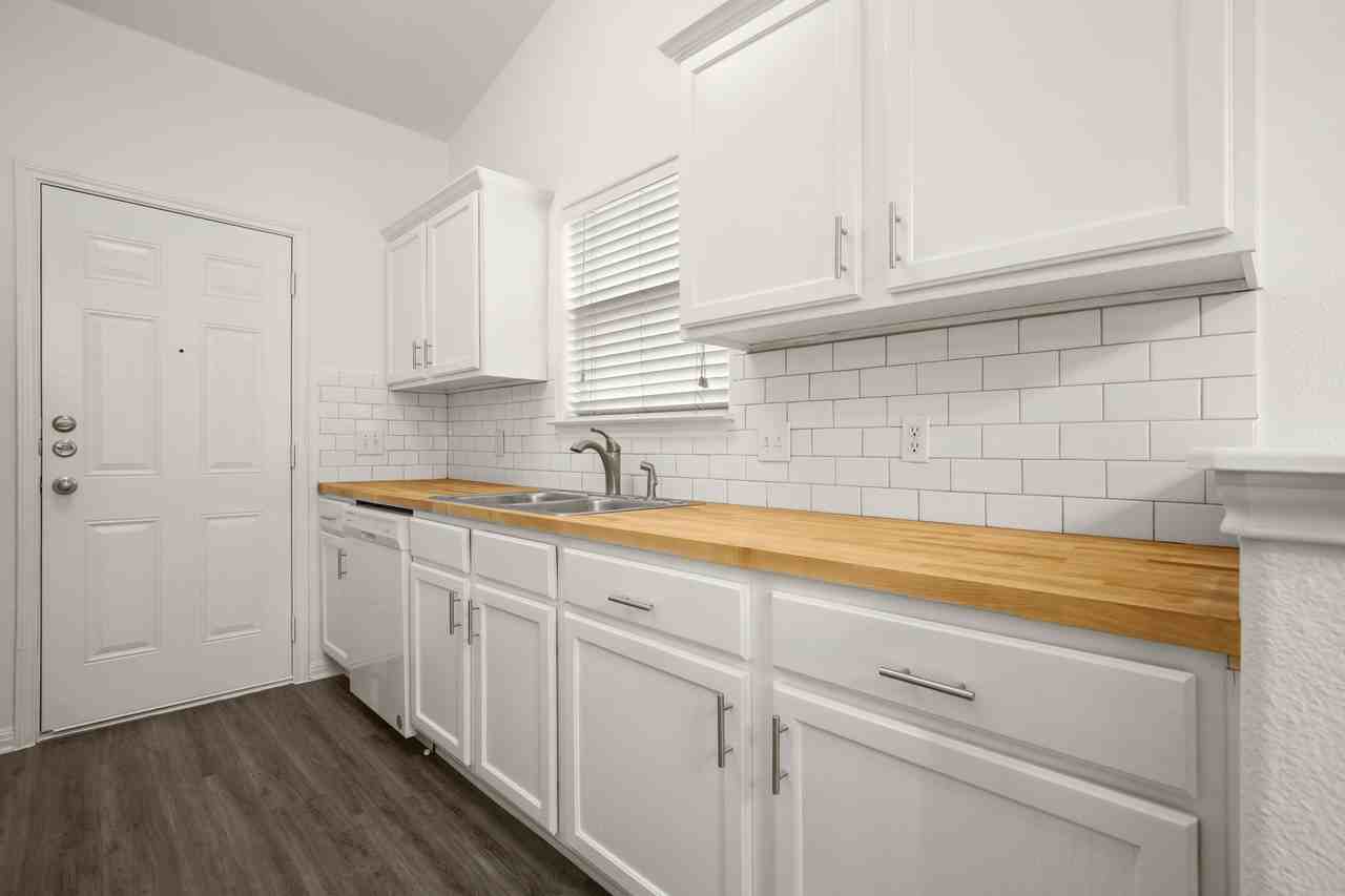 6337 Florencia Ln - Photo 3 of 20