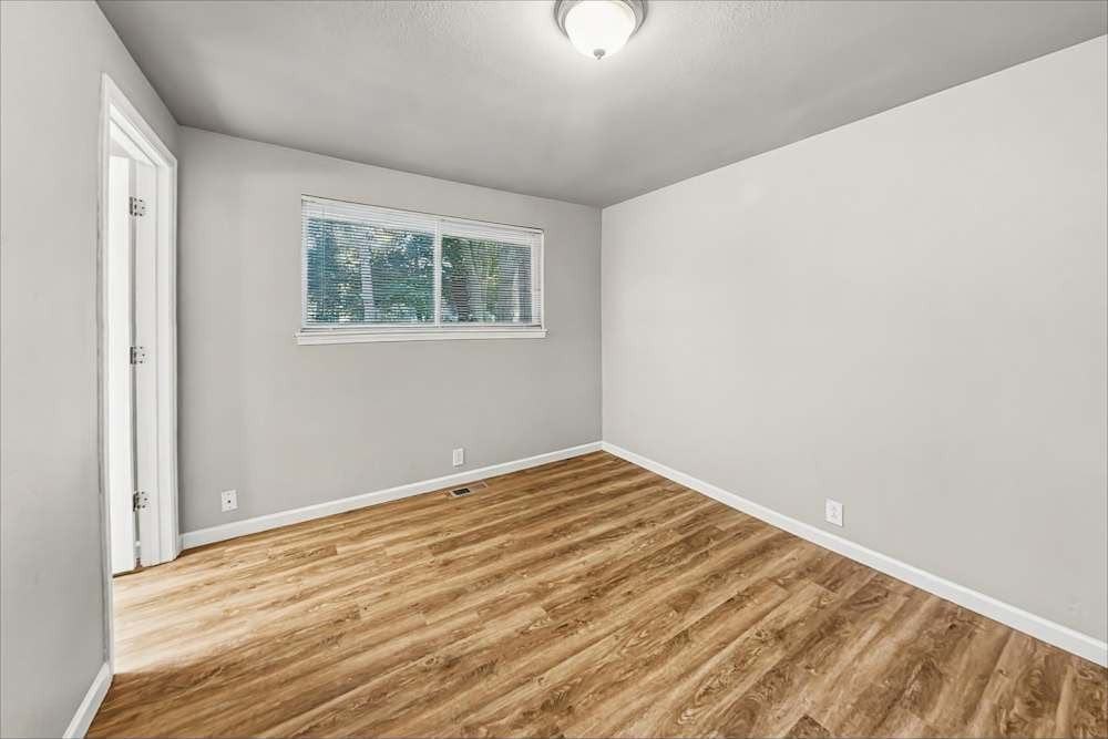 23924 99th Avenue South - Photo 4 of 7