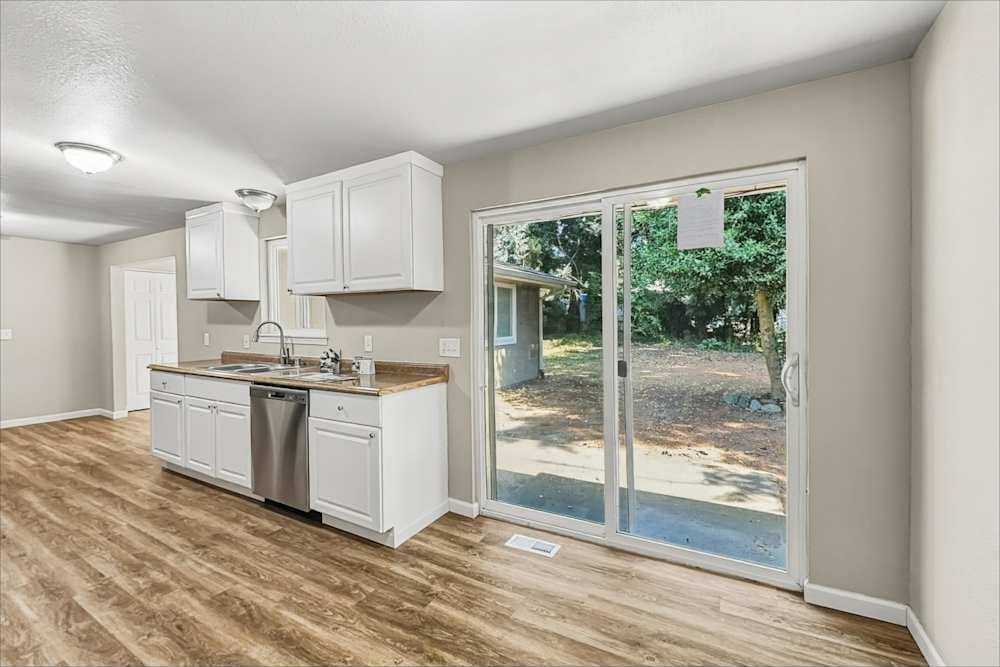 23924 99th Avenue South - Photo 2 of 7