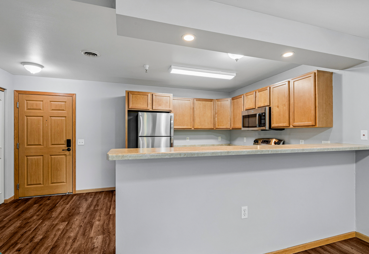 McComb Place Apartments - Photo 5 of 41