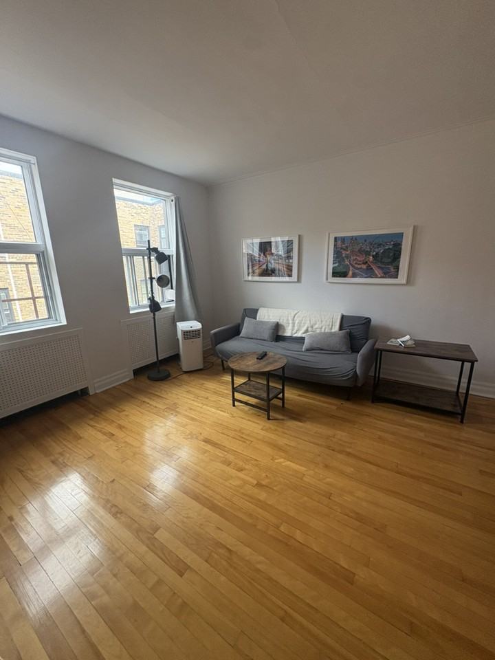 4810 Chemin Queen Mary - Photo 2 of 18