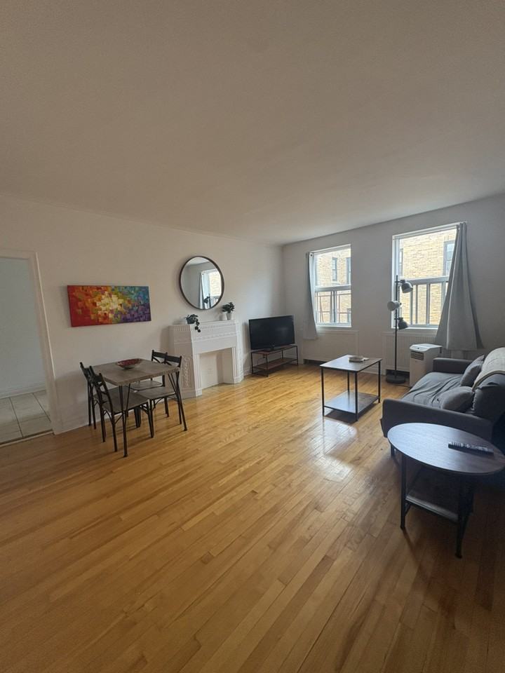 4810 Chemin Queen Mary - Photo 3 of 18