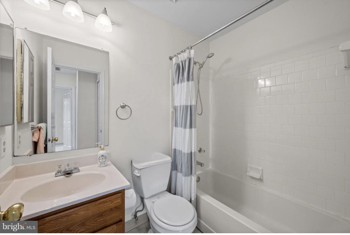 4775 Leyden Way - Photo 3 of 20