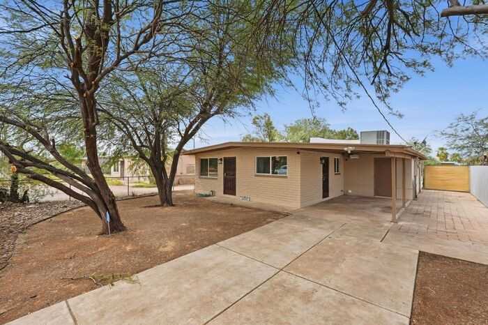 3235 N Los Altos Ave - Photo 4 of 43