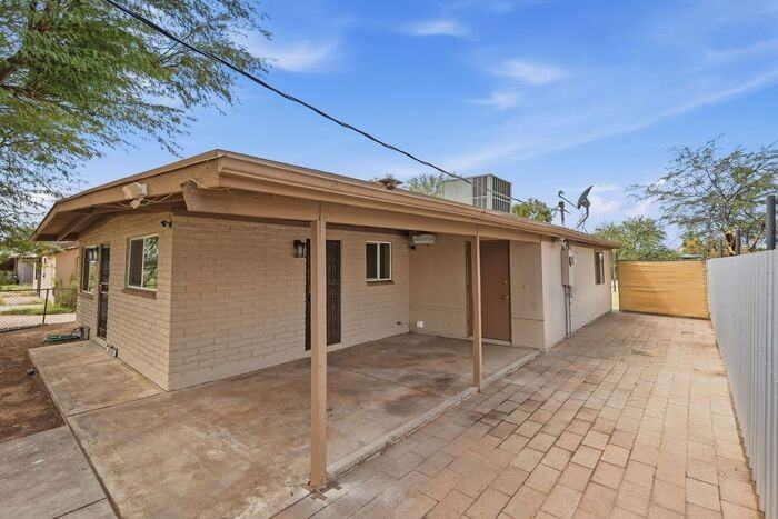 3235 N Los Altos Ave - Photo 5 of 43