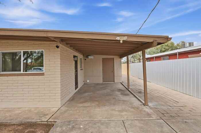 3235 N Los Altos Ave - Photo 6 of 43