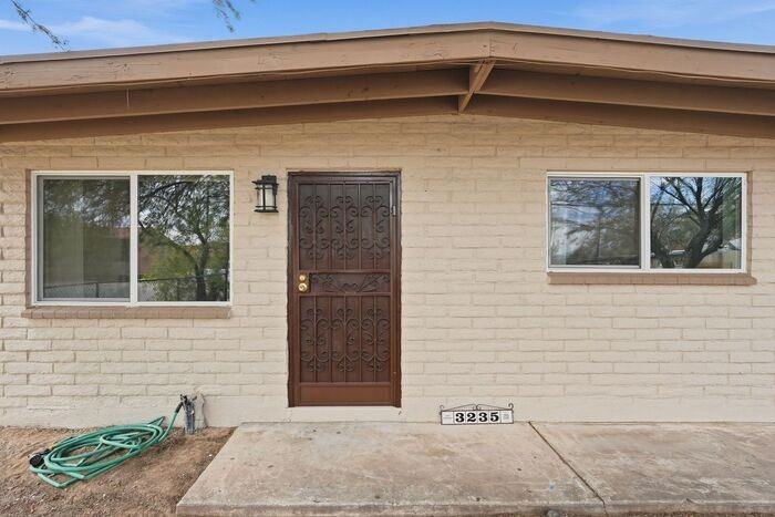 3235 N Los Altos Ave - Photo 7 of 43