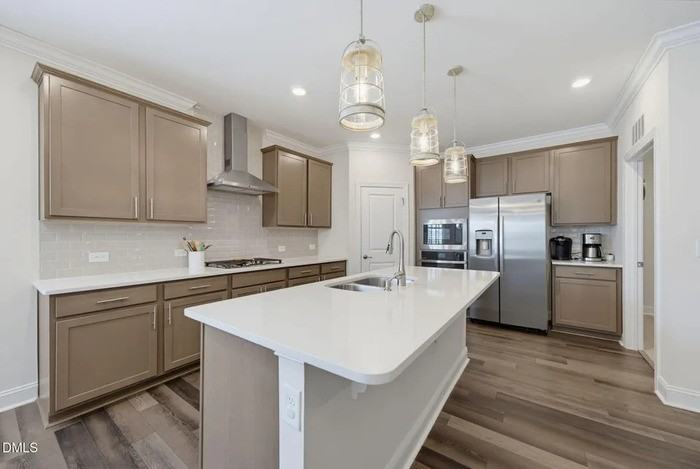 1006 Athena Dr - Photo 2 of 31