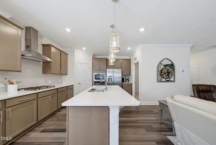 1006 Athena Dr - Photo 3 of 31