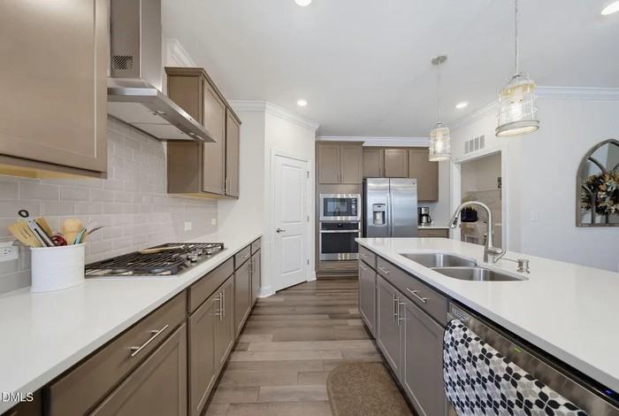 1006 Athena Dr - Photo 4 of 31