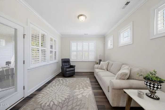 1006 Athena Dr - Photo 6 of 31