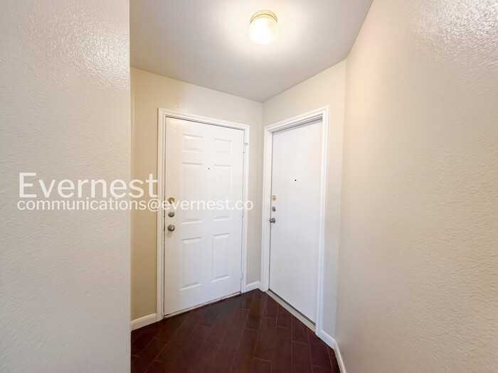 2875 Southampton Way - Photo 2 of 23