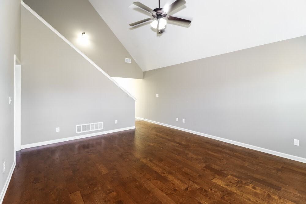 9093 Tremont Dr - Photo 4 of 17