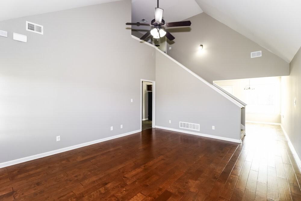 9093 Tremont Dr - Photo 5 of 17
