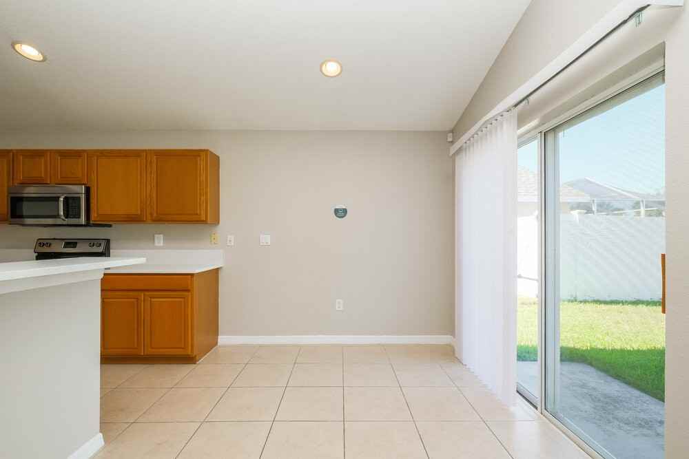 23217 Bayou Grove St - Photo 5 of 15