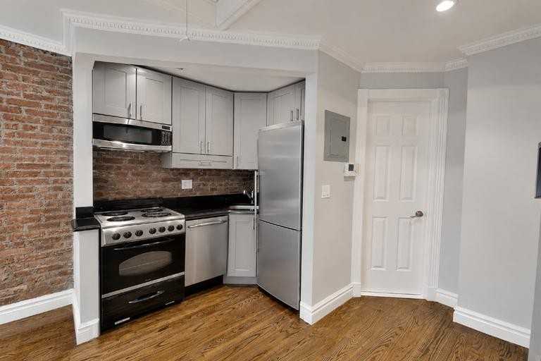 W 14th St #5B - Photo 7 of 8