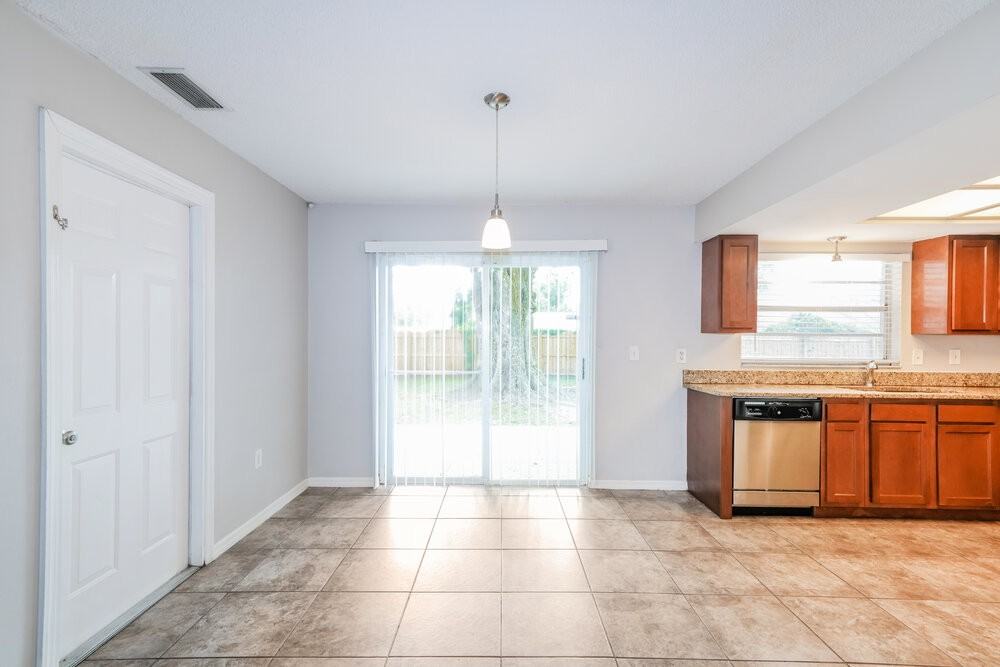 634 Hemlock Ln - Photo 6 of 25