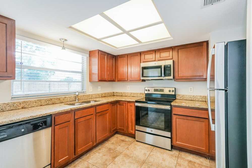 634 Hemlock Ln - Photo 7 of 25