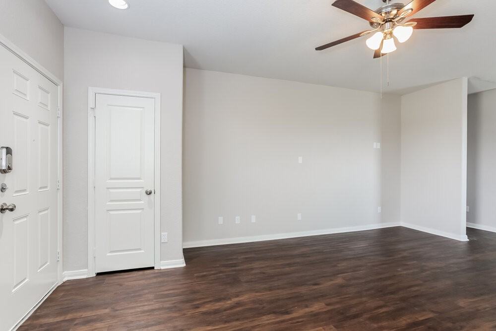 6627 Dayridge Ln - Photo 3 of 16