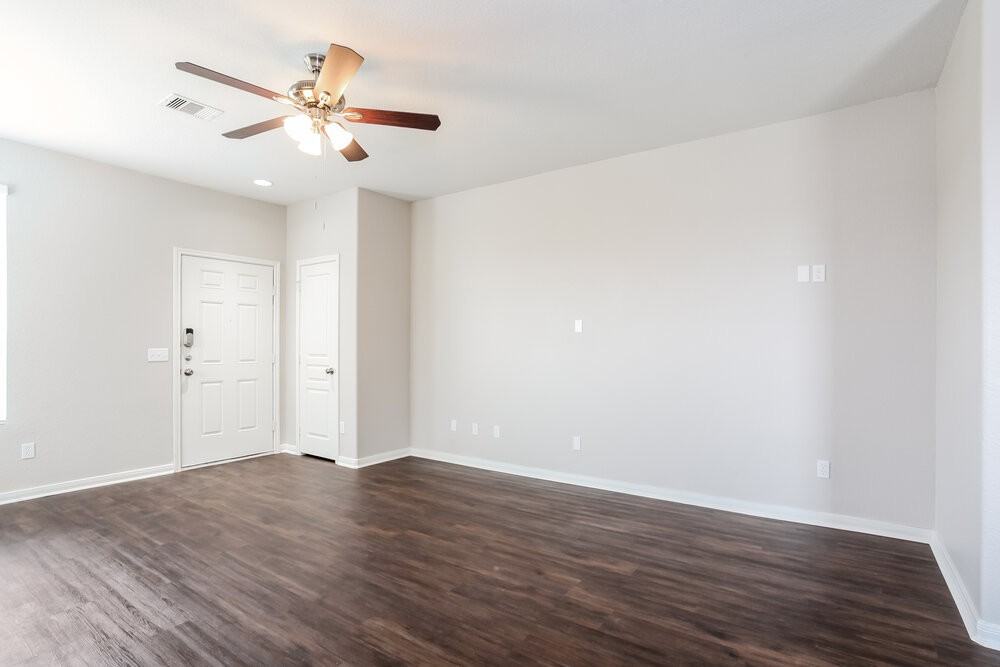 6627 Dayridge Ln - Photo 4 of 16
