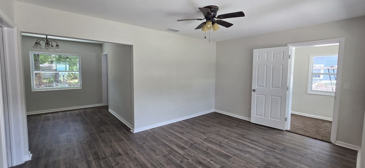 1090 Ontario St - Photo 3 of 8