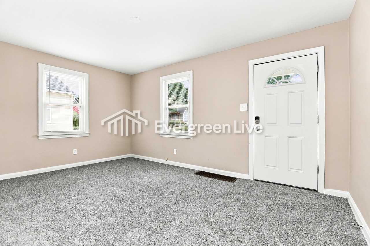 8612 Pine Rd - Photo 3 of 15