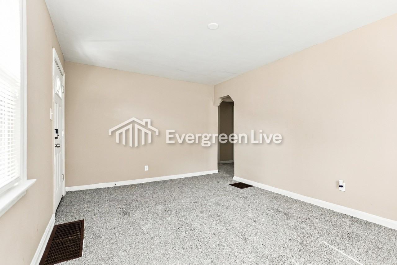 8612 Pine Rd - Photo 4 of 15