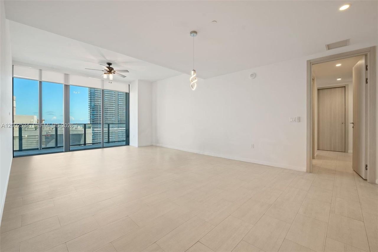 Brickell Plaza & SE 10th St - Photo 3 of 25