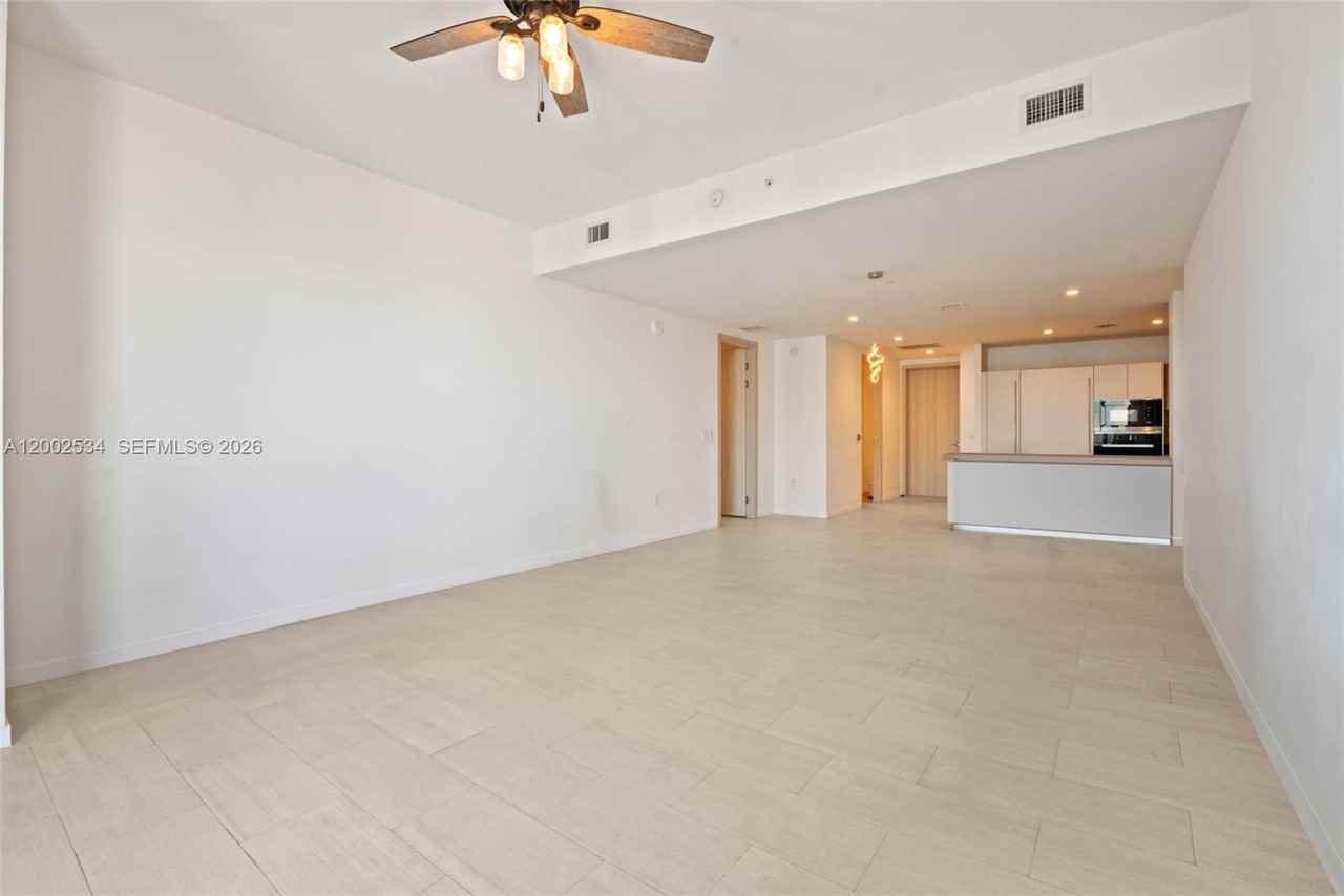 Brickell Plaza & SE 10th St - Photo 2 of 25