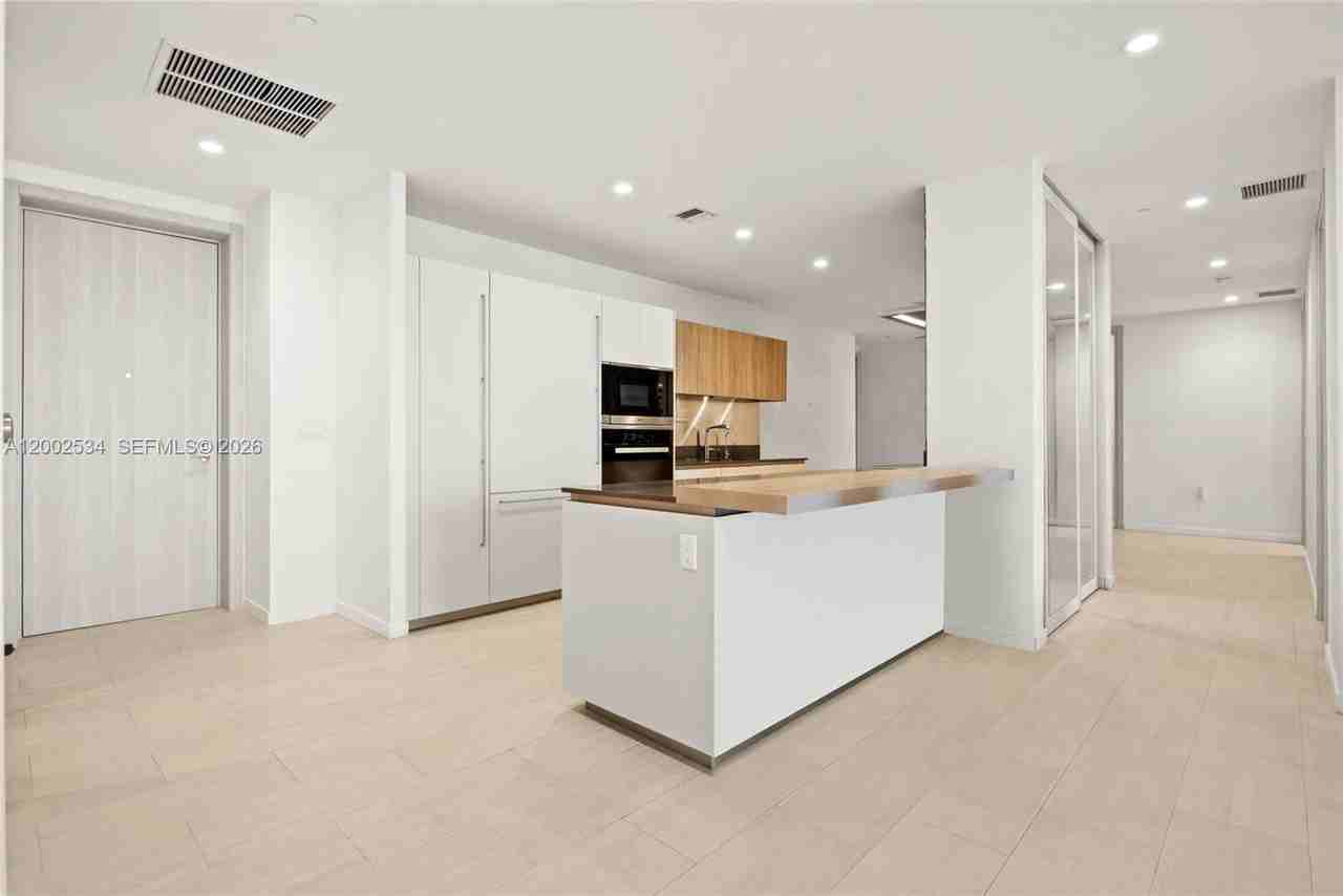 Brickell Plaza & SE 10th St - Photo 4 of 25