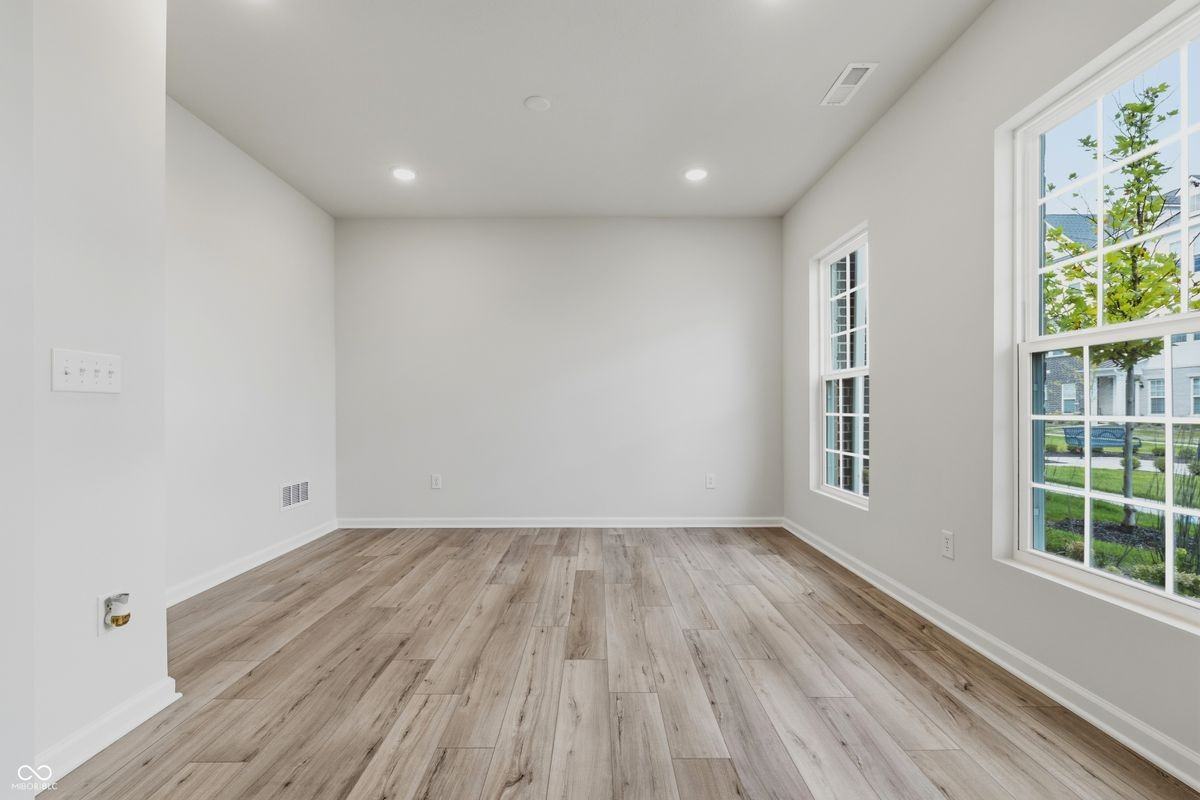 14549 Elsmere Ln - Photo 3 of 42