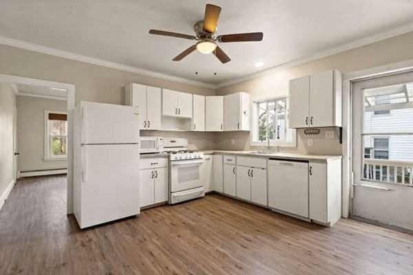 99 Riverlin St - Photo 5 of 16