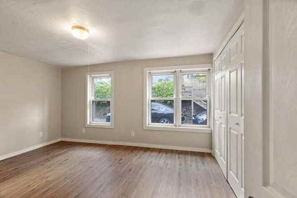 99 Riverlin St - Photo 7 of 16