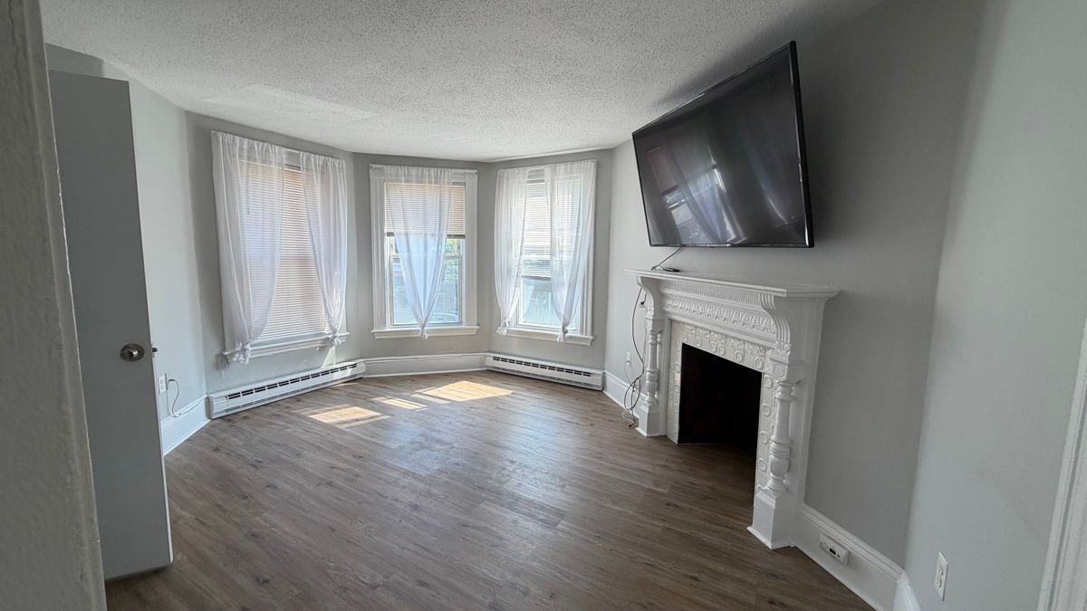 452 Main St - Photo 4 of 10