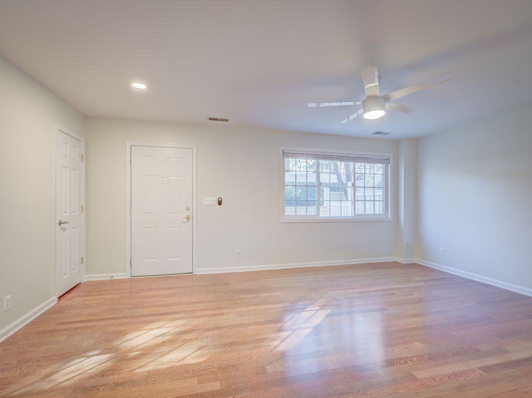 5210 Maris Ave - Photo 4 of 37