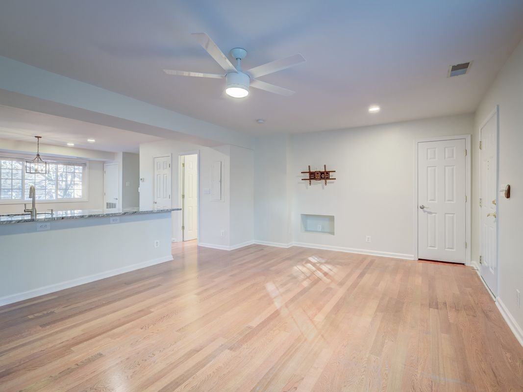 5210 Maris Ave - Photo 5 of 37