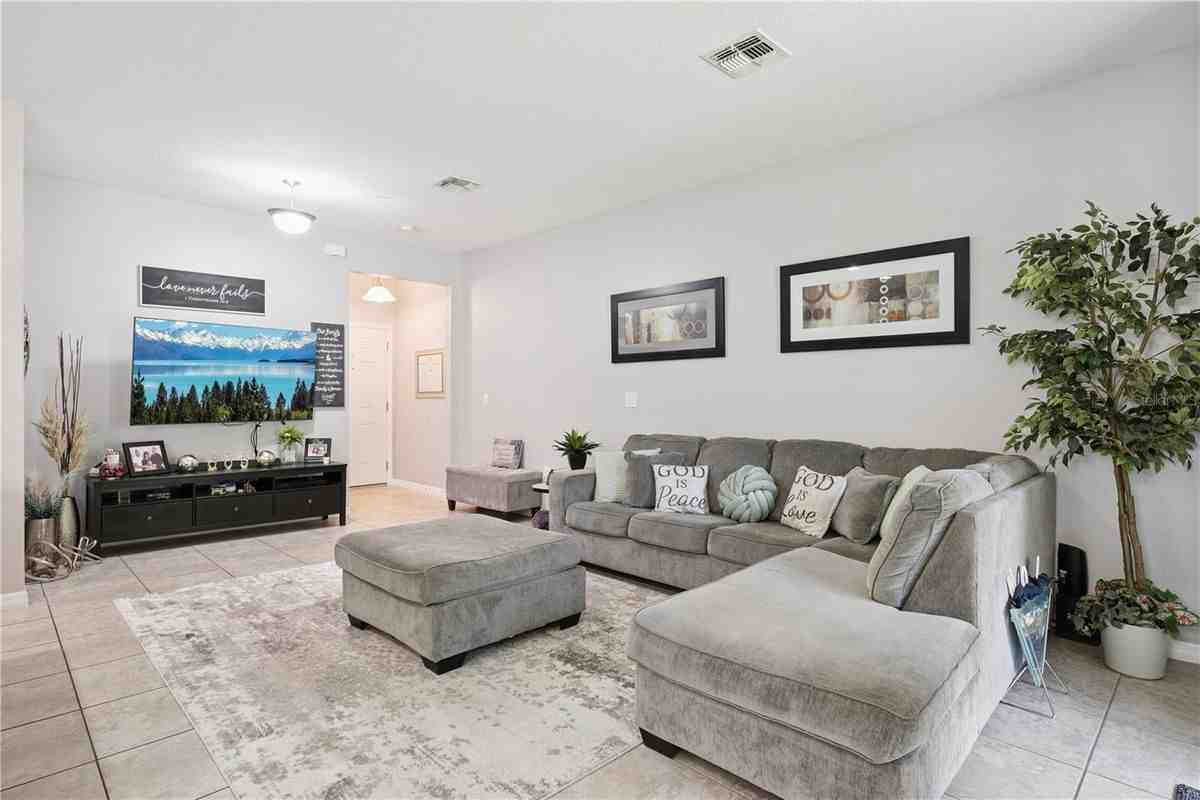 2438 Seven Oaks Dr - Photo 3 of 15
