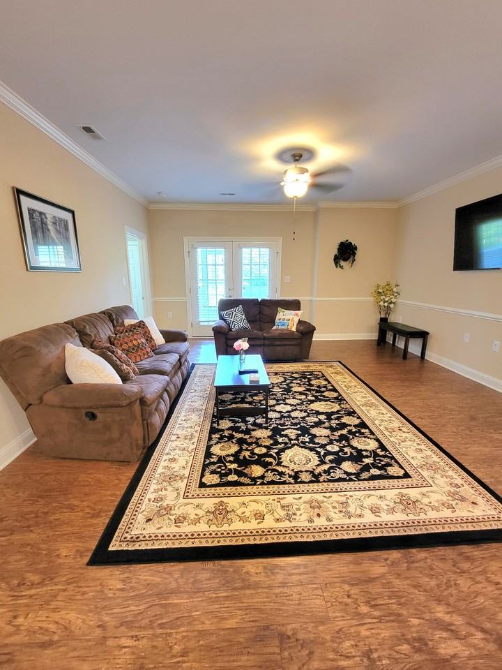 310 Gallery Dr #101 - Photo 4 of 18