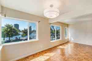 featured image of 2208 Lakeshore Ave #102