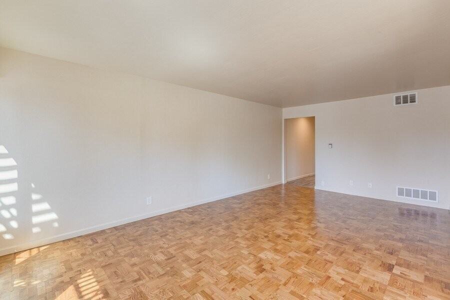 2208 Lakeshore Ave #102 - Photo 5 of 23