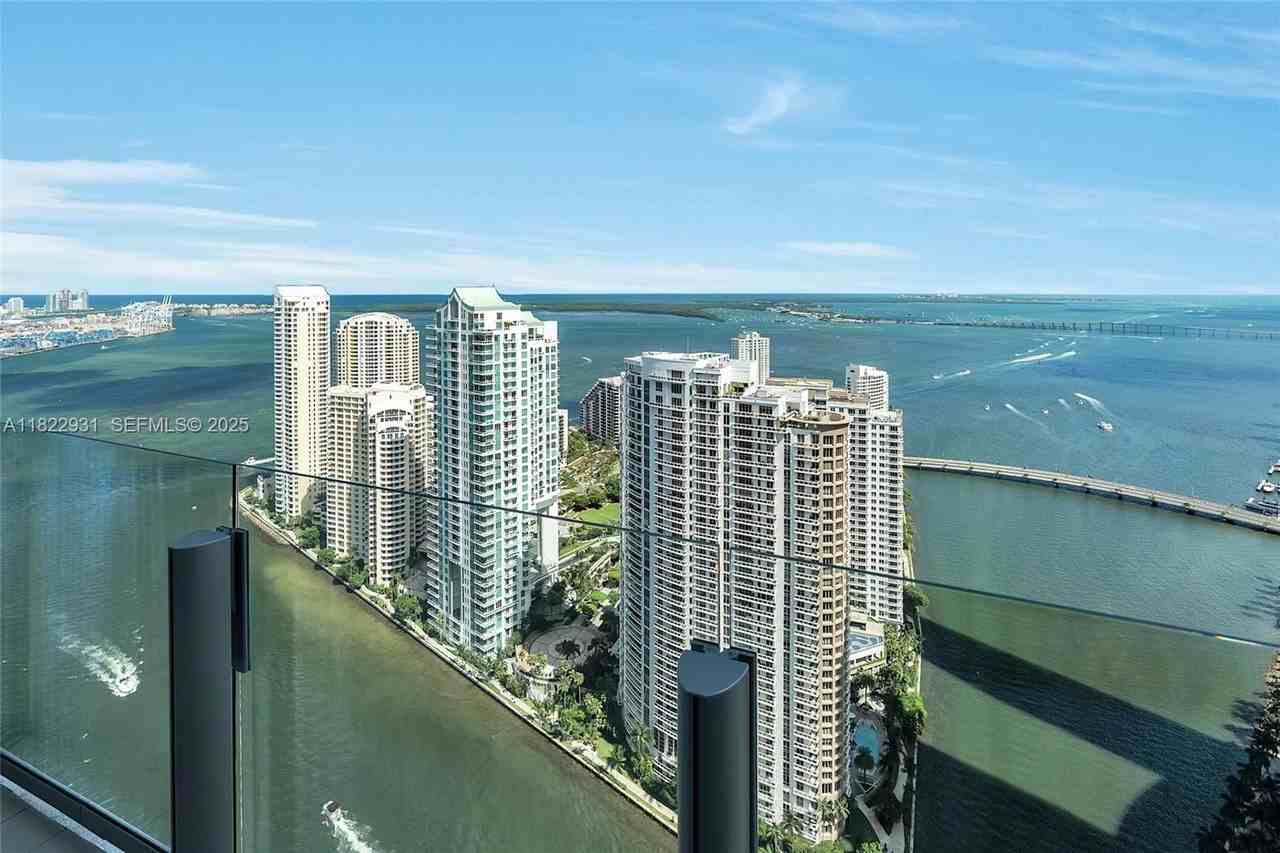 Biscayne Blvd Way & SE 2nd Ave - Photo 4 of 26