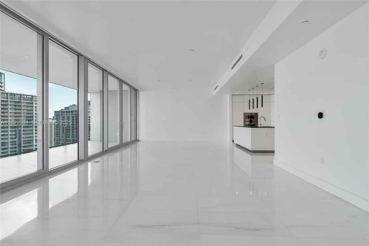 Biscayne Blvd Way & SE 2nd Ave - Photo 2 of 26