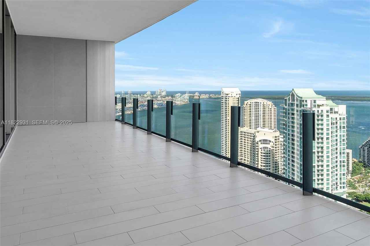 Biscayne Blvd Way & SE 2nd Ave - Photo 5 of 26