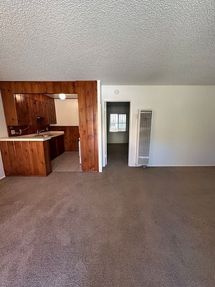 2501 Juan St - Photo 4 of 18