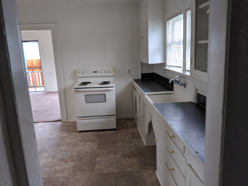 1015 E 2nd St - Photo 5 of 18