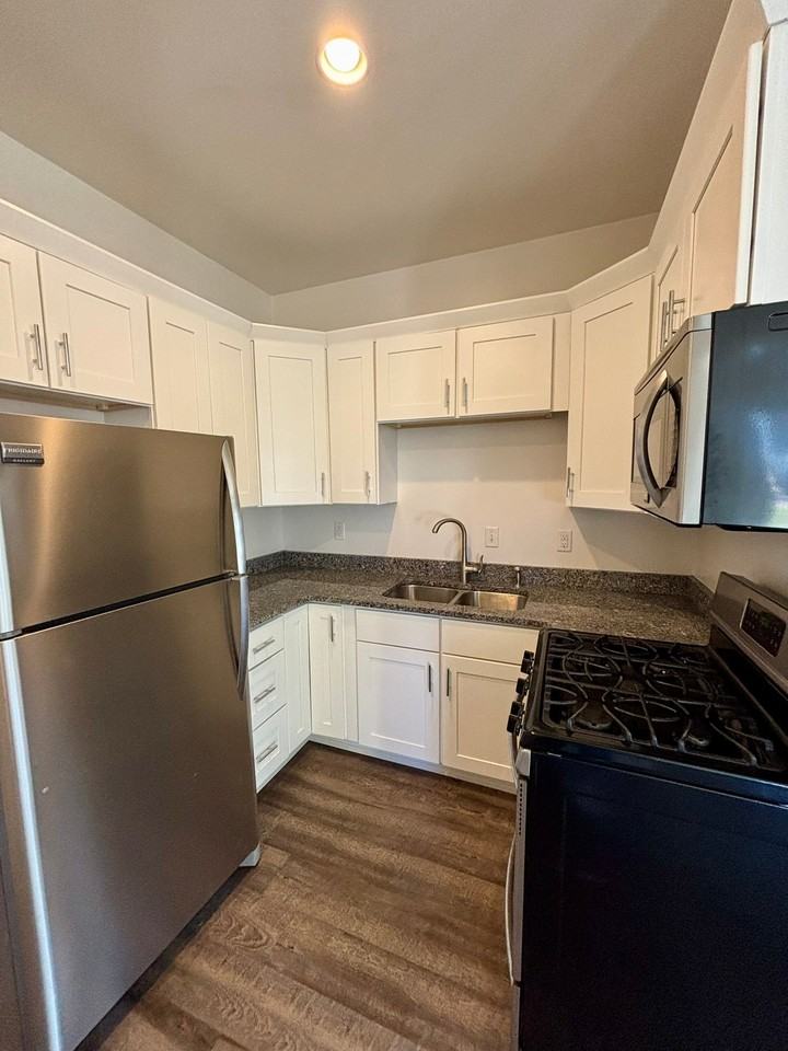 476 Terrace Blvd #1 - Photo 2 of 9
