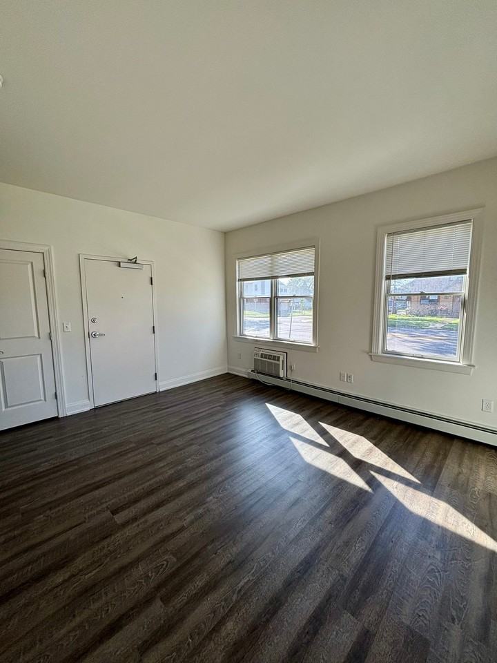 476 Terrace Blvd #1 - Photo 4 of 9