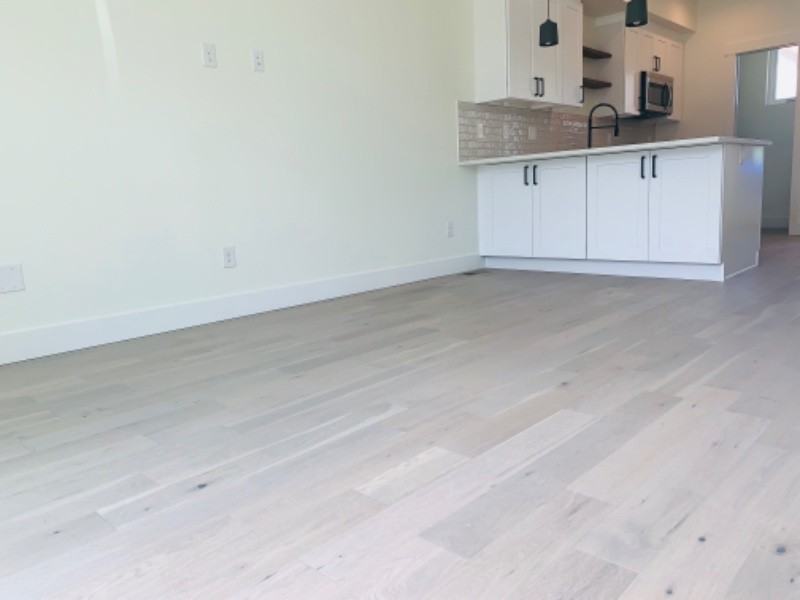 1917 W Elk Pl - Photo 4 of 16