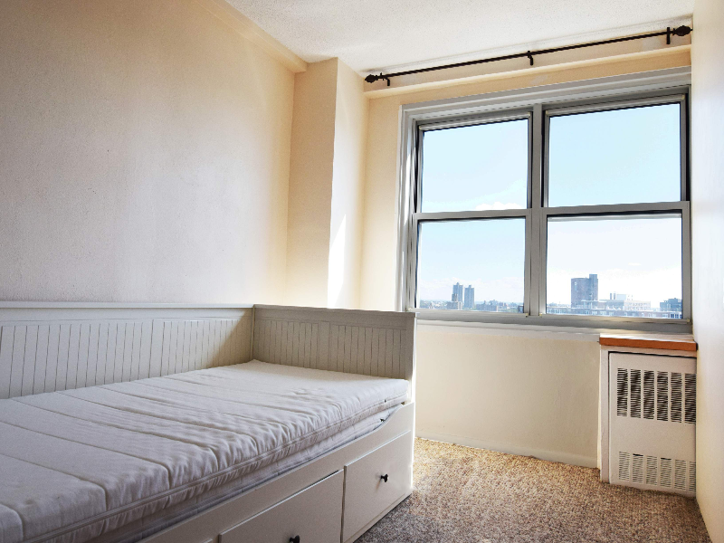 3935 Blackstone Ave #10E - Photo 5 of 11