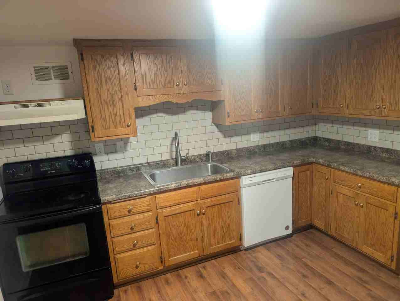 1068A W Washington St - Photo 2 of 17